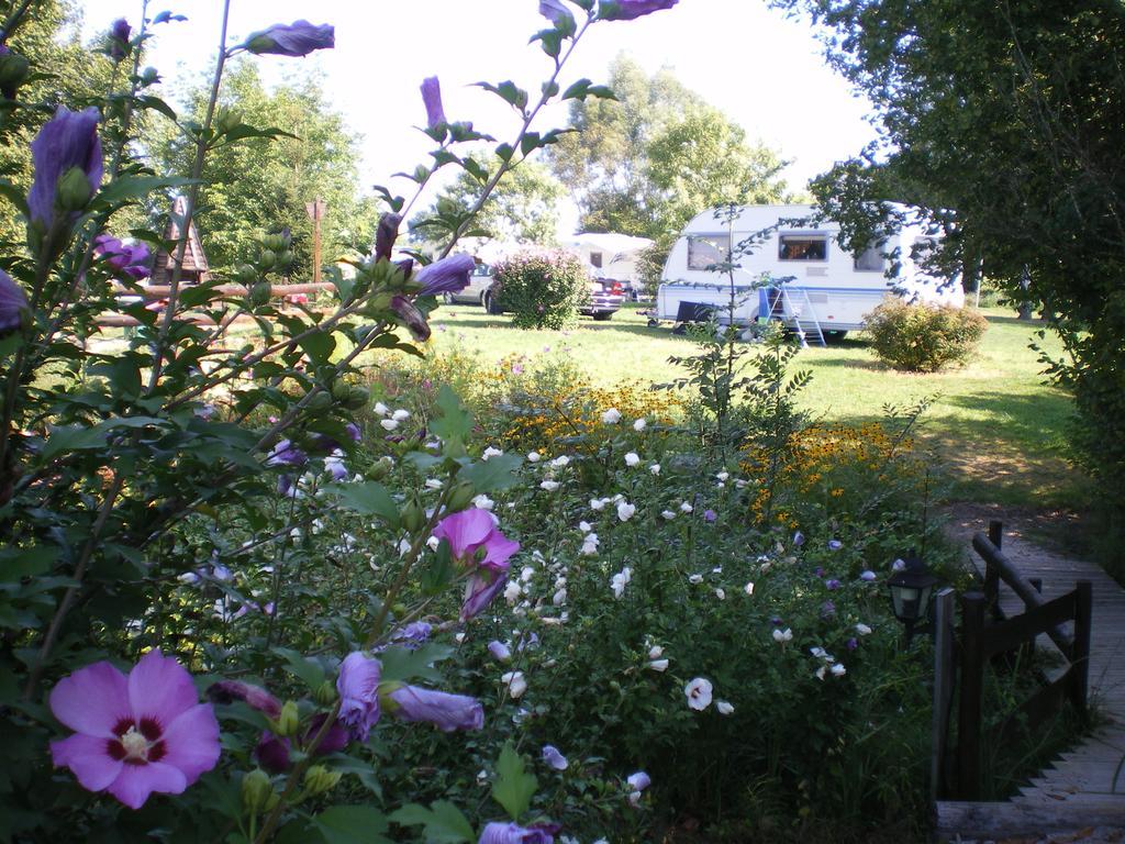 Camping Moulin De Collonge Hotel Saint-Boil Exterior photo